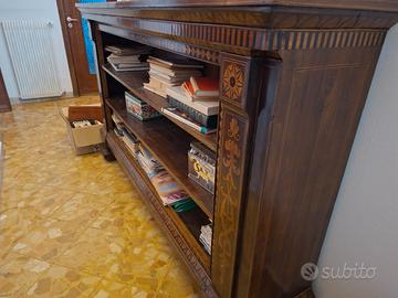 Raffinato scaffale libreria. Tre ripiani.