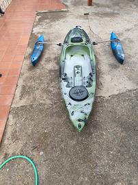Kayak da pesca con ecoscandaglio e stab.