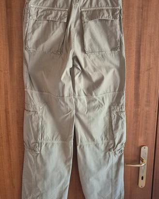 pantalone con tasconi 