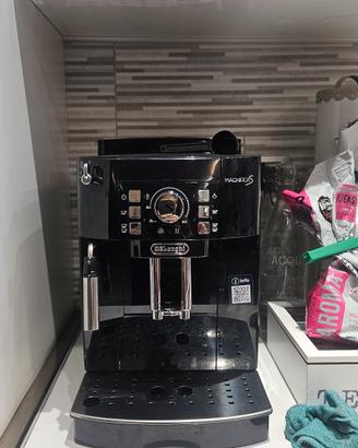 Macchina caffè magnifica s de longhi