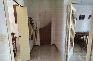 Immobile in asta di 83 m² con 4 locali e box auto 