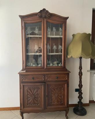 Elegante vetrinetta in legno