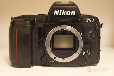 Macchine fotografiche nikon con obiettivi