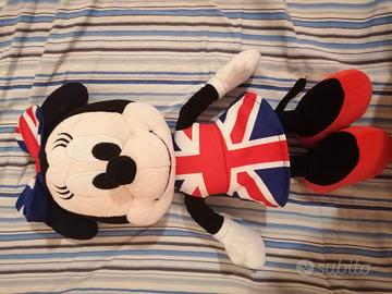 Minnie con vestiti britannici