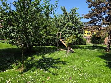 Rustico / Casale di 1331 m² con più di 5 locali e 