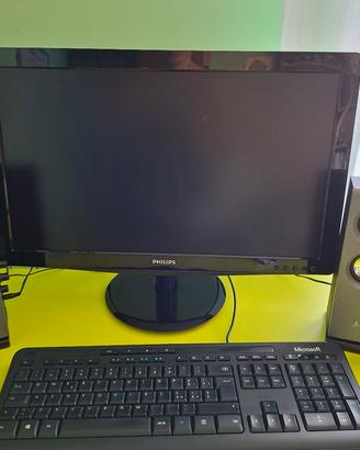 Monitor pc casse e tastiera