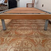 Letto singolo con rete a doghe