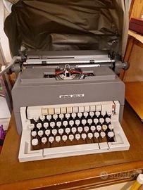 Macchina da scrivere Olivetti Linea 98