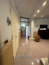 Palazzo / Stabile di 550 m² a Casavatore