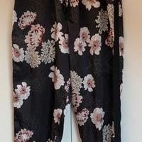 Pantalone Capri in raso nero a fiori (40/42)