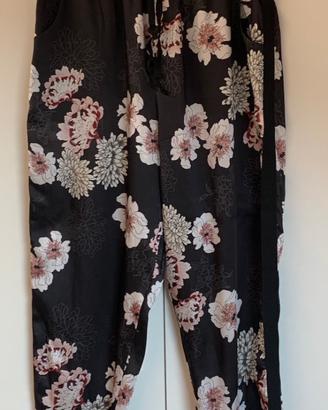 Pantalone Capri in raso nero a fiori (40/42)