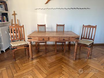 Tavolo in legno massello + 4 sedie