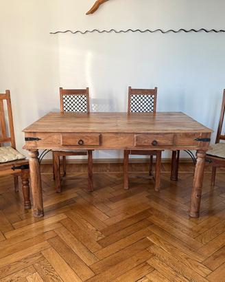 Tavolo in legno massello + 4 sedie