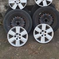 4 cerchi in ferro piu coppette nissan qashqai
