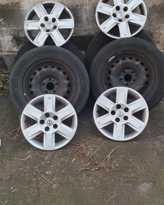 4 cerchi in ferro piu coppette nissan qashqai