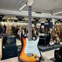 FENDER STRATOCASTER SUNBURST 2006 + CUSTODIA