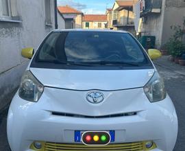 TOYOTA iQ - 2010