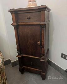 Comodino in noce massello