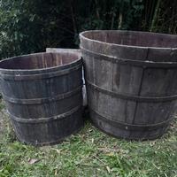 Due antichi tini da vino in legno