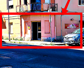 Locale Commerciale 40 mq, zona angolare