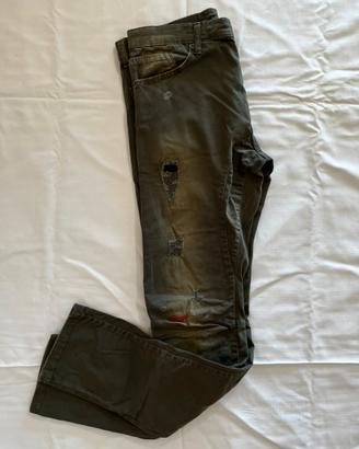 Jeans verdi con strappi