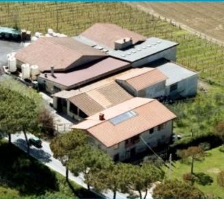 Capannone con ampio parcheggio