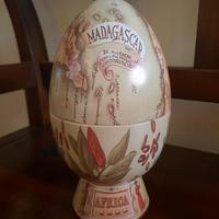 Contenitore latta uovo di Pasqua Ferrero vintage