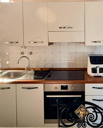 Cucina 186 cm Mondo Convenienza + Mobiletto Ikea