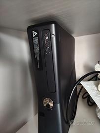 Xbox 360 Slim + Kit Guitar Hero (4 Giochi) + 20 Gi