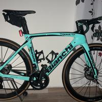 Binachi oltre XR4 disc ULTEGRA Di2