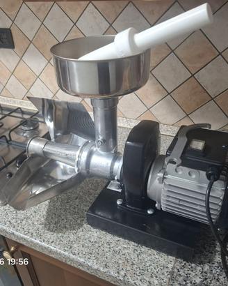 PASSAPOMODORO MAI USATA EURO 140,00