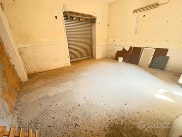 Locale Ristrutturato Zona Corso Campano FL357
