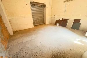 Locale Ristrutturato Zona Corso Campano FL357