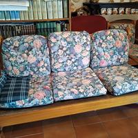 divano e due poltrone 