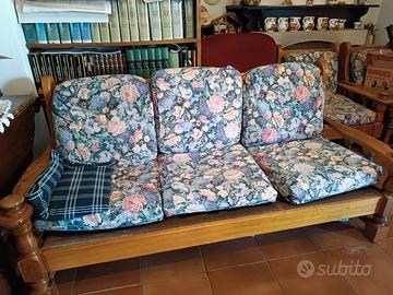 divano e due poltrone 