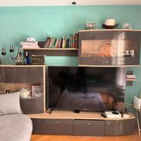 Mobile TV con vetrine e cassetti