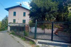 Villa plurifamiliare con giardino