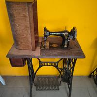 macchina da cucire Singer con coperchio 