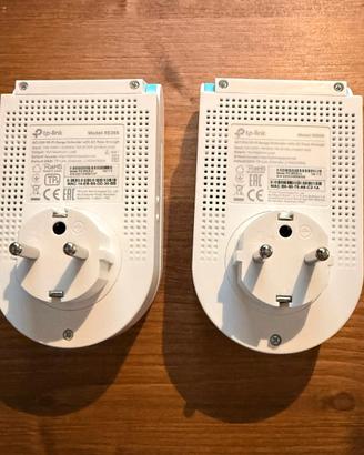 TP-Link Ripetitore WiFi RE365 con presa integrata