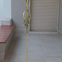 Lampadario, ampolla in vetro color ambra. 