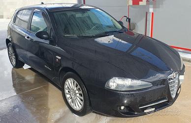 Alfa Romeo 147 1.9 JtdM nera fari xenon ecc 