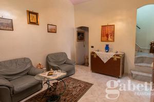 Casa indipendente in bu.onissimo stato P/9