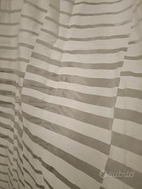 Tende bianche a righe