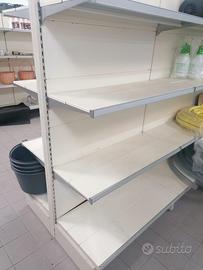Scaffali per attivita' commerciale