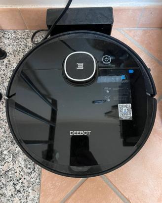 Robot aspirapolvere e lavapavimenti