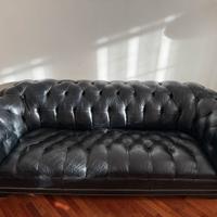 Divano in pelle Chesterfield