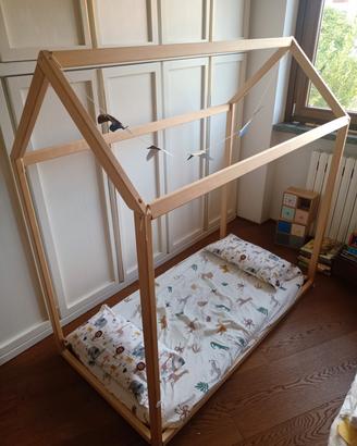 lettino montessoriano per bimbo