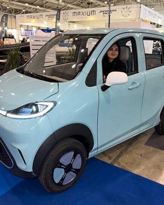 Xev Yoyo XY elettrica 4 posti 5 porte