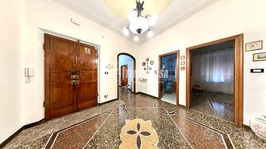 PLURILOCALE ABITABILE FIN DA SUBITO IN ZONA COMODA