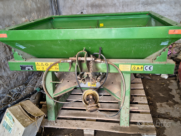 Spandiconcime Amazone